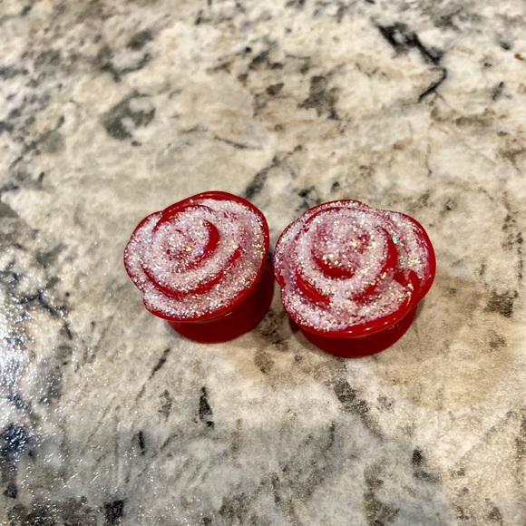 Frosted Red Rose Acrylic 5/8(16mm) Plug Set - Picture 8 of 8